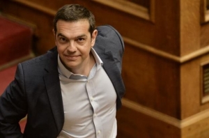 Επίσκεψη Τσίπρα στην αεροπορική βάση πυρόσβεσης της Ελευσίνας
