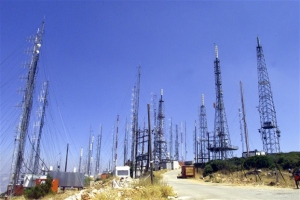 Βουλή: Σε κλίμα έντασης η συζήτηση για τις ραδιοτηλεοπτικές άδειες - Στο στόχαστρο της αντιπολίτευσης οι υπερεξουσίες του «υπουργού - καναλάρχη»