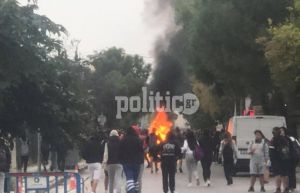 ΕΠΑΛ Ευόσμου: Βίαια επεισόδια για δεύτερη μέρα – Κουκουλοφόροι κατέλαβαν το σχολείο (vid)