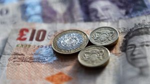 Βρετανία: Κάτω από τα 1,10 δολάρια η ισοτιμία της στερλίνας – Κοντά σε ιστορικό χαμηλό