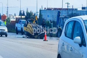 Σοβαρό τροχαίο στη Θεσσαλονίκη – Αυτοκίνητο ντελαπάρισε στην μέση του δρόμου