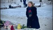 Το μνημείο για τον Αλεξέι Ναβάλνι επισκέφθηκε η πρέσβειρα των ΗΠΑ στη Μόσχα