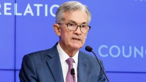 Στο τιμόνι της Fed παραμένει o Τζ. Πάουελ