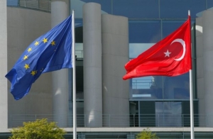 Την Τετάρτη η πρώτη αξιολόγηση της Κομισιόν για συμφωνία ΕΕ-Τουρκίας