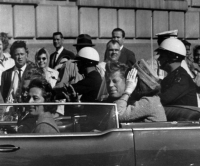 «Ανοίγει» τον φάκελο Κένεντι ο Τραμπ