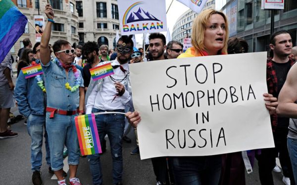 Ρωσία: Η βουλή ενέκρινε νόμο που απαγορεύει την «ΛΟΑΤΚΙ προπαγάνδα» μεταξύ των ενηλίκων