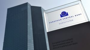 Έκκληση να διαγραφούν τα δημόσια χρέη που διακρατά η ΕΚΤ, απευθύνουν περισσότεροι από 100 οικονομολόγοι