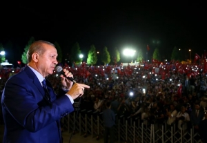 Εκτοξεύτηκε η δημοτικότητα του Ερντογάν μετά το αποτυχημένο πραξικόπημα
