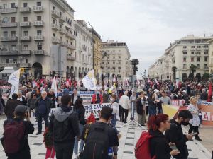 Θεσσαλονίκη: Πλήθος κόσμου στην συγκέντρωση για την εργατική Πρωτομαγιά (vid)