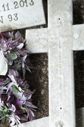 Αφήστε επιτέλους τους νεκρούς στην ησυχία τους