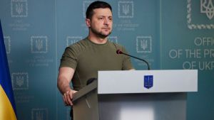 Ζελένσκι: Προσκάλεσε τον Μακρόν στην Ουκρανία για να διαπιστώσει την ύπαρξη “γενοκτονίας”