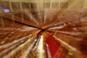 Βουλή: Σκληρή κόντρα Ντινόπουλου - ΣΥΡΙΖΑ για τα δάνεια ΝΔ-ΠαΣοΚ