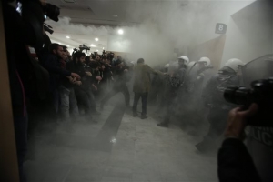 Βουλή: Σε εξέλιξη η ψηφοφορία για την τροπολογία στους πλειστηριασμούς