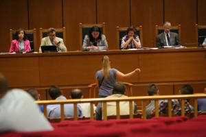 Αδελφή Ρουπακιά : «Με μαχαιράκι» και «δύο γρατζουνιές» ο φόνος Φύσσα
