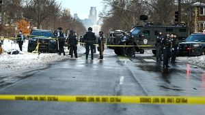 Διαδηλώσεις στη Μινεάπολη μετά τον θάνατο γυναίκας από πυρά της ICE