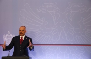 Αλβανία: Απειλεί να μπλοκάρει την ενταξιακή πορεία της πΓΔΜ στο ΝΑΤΟ