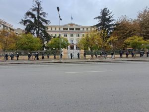 Θεσσαλονίκη: Συγκέντρωση κυνηγών μπροστά στο ΥΜΑΘ