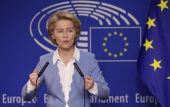 Εμβολιάστηκε σήμερα με “Pfizer” η Φον Ντερ Λάιεν, αύριο έπεται η Μέρκελ με “AstraZeneca”