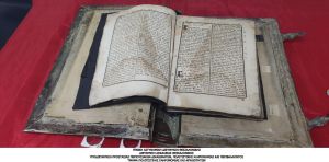 Θεσσαλονίκη: Συνελήφθη αρχαιοκάπηλος που είχε Ευαγγέλιο του 18ου αιώνα και νομίσματα πριν από το 1453 μ.Χ. (ΦΩΤΟ)