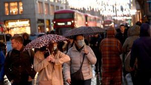 Βρετανία: Εξετάζεται η μείωση της καραντίνας στις πέντε μέρες