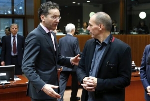 Τρέχουν να «μπαλώσουν» τη λίστα Βαρουφάκη