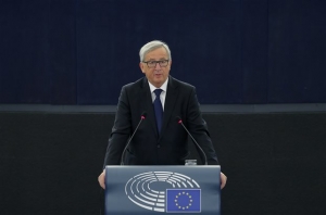 Ο Γιούνκερ συγκαλεί διάσκεψη ηγετών την Κυριακή για το προσφυγικό