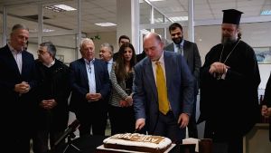 Κοπή βασιλόπιτας για το 2025 στο γραφείο Θεσσαλονίκης του ΑΠΕ-ΜΠΕ