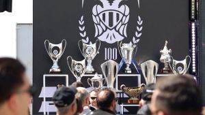 Εορτασμός 100 χρόνων ΠΑΟΚ στην πλατεία Αριστοτέλους με ασπρόμαυρη ατμόσφαιρα