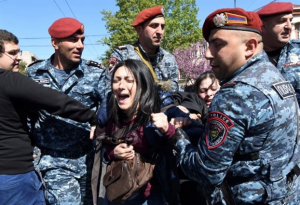 Αρμενία: Συγκρούσεις σε διαδήλωση και αρκετοί τραυματίες