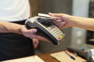 Περίοδο χάριτος ως προς τα πρόστιμα για τη διασύνδεση ταμειακών-POS ζητά η διοίκηση του Εμπορικού Συλλόγου Θεσσαλονίκης