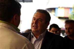 Σποτ ΑΝΕΛ: Ο Καμμένος σώζει από εκτροχιασμό το τρενάκι του Αλέξη