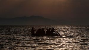 Κεντρική Μεσόγειο: 128 άνθρωποι κινδυνεύουν να πνιγούν