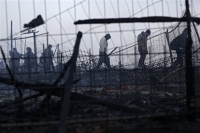 Σκιές μεταξύ Λονδίνου και Παρισιού για τη «ζούγκλα» του Καλαί