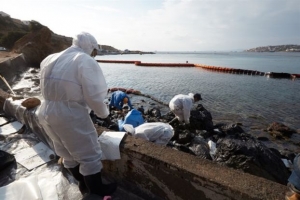 Τα περισσότερα πλωτά φράγματα απορρύπανσης έχουν αποσυρθεί