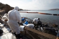 Τα περισσότερα πλωτά φράγματα απορρύπανσης έχουν αποσυρθεί