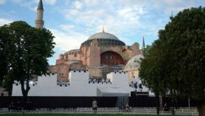 Αγία Σοφία: Η «πολιτική απελπισίας» του Ερντογάν και το αγεφύρωτο χάσμα Ανατολής- Δύσης