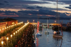 Όλη η χώρα μια γιορτή για την υποδοχή των Χριστουγέννων