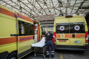 Ελλείψεις ασθενοφόρων στα νησιά: Θέμα στη Le Monde οι τραγωδίες των πρώτων εβδομάδων του καλοκαιριού