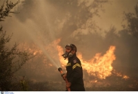 Σκληρή μάχη σε δύο μέτωπα με τη φωτιά στα Δερβενοχώρια