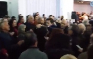 Παλαίμαχος της ΑΕΚ δημιούργησε ένταση στην ομιλία Τσίπρα στη Ρόδο