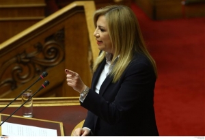 Γεννηματά: Δεν μπορεί να συνεχιστεί το «μαρτύριο του Τάνταλου»