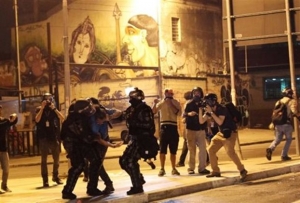 Με δακρυγόνα διαλύθηκε ογκώδης συγκέντρωση υπέρ της Ρουσέφ