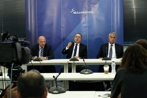 ΝΔ: Μαύρο σύννεφο μαζεύεται πάνω από τη Δημοκρατία