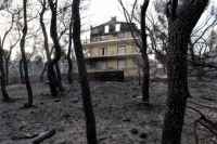 Υπό μερικό έλεγχο η πυρκαγιά στους Αγίους Θεοδώρους