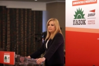 Τα μπρος-πίσω διχάζουν το ΠΑΣΟΚ - Η αντιφατιή τακτική Γεννηματά