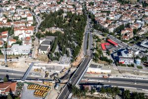 Θεσσαλονίκη: Άνοιξε ο Περιφερειακός και στα δύο ρεύματα μετά την κατεδάφιση της γέφυρας Πανοράματος