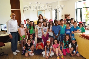 Οι μαθητές Β’ τάξης του 4ου Δημοτικού στα γραφεία των εφημερίδων μας