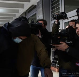 Στον εισαγγελέα ο κατηγορούμενος για τη δολοφονία του Άλκη (vid &amp; pics)