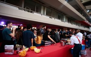 «Φταίνε τα μπαράκια και τα beach bars» για τα νέα μέτρα κορονοϊού