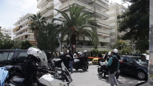 Ψάχνουν δεύτερη «κρυψώνα» του ληστή σε ...στοίβα με ρούχα!